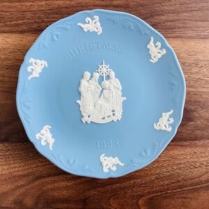 Vintage Wedgwood Jasperware 1998 Christmas Plate Adoration 7.25” Made In England